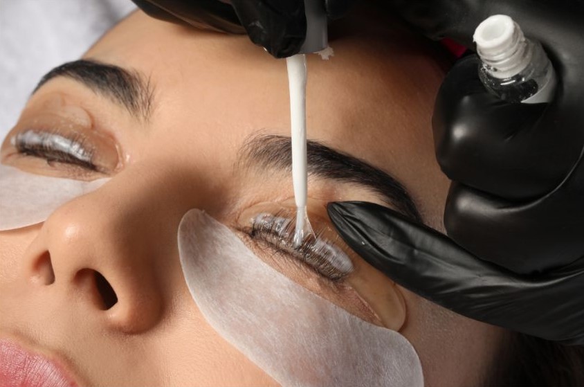 Professionelles Wimpernlifting Magdeburg - Verleihen Sie Ihren Wimpern Volumen und Schwung für einen strahlenden Blick. Besuchen Sie unsere Beauty Lounge in Magdeburg für die besten Ergebnisse.